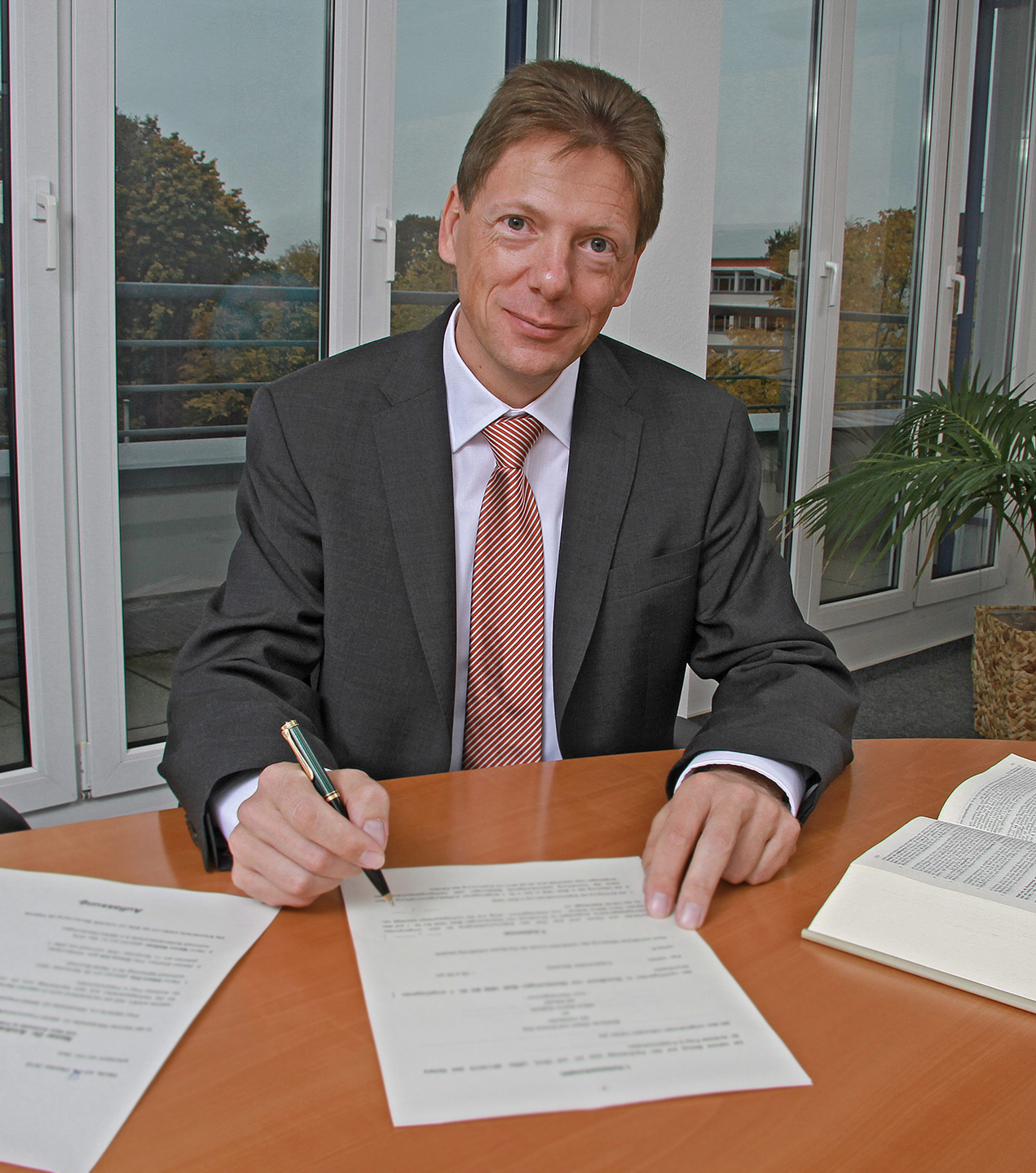 Dr. Andreas Frey